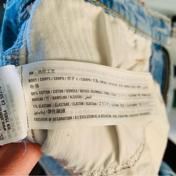 Abercrombie & Fitch The Mom Short High Rise 2.5” Inseam Jean Shorts | Size 27 - Picture 5 of 5